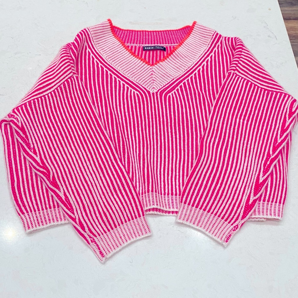 Fun, Pink sweater XS